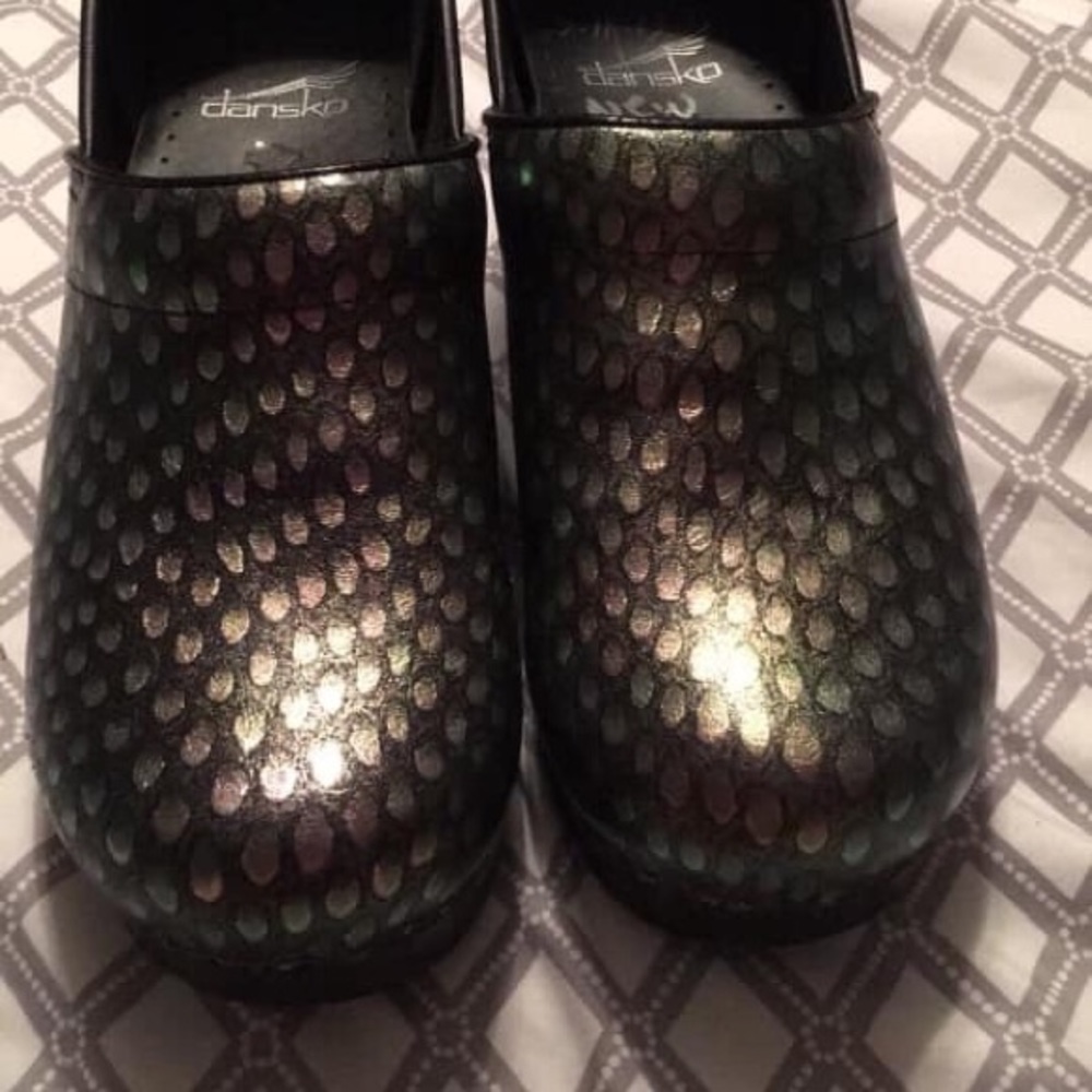 Peacock colored size 38 dansko
